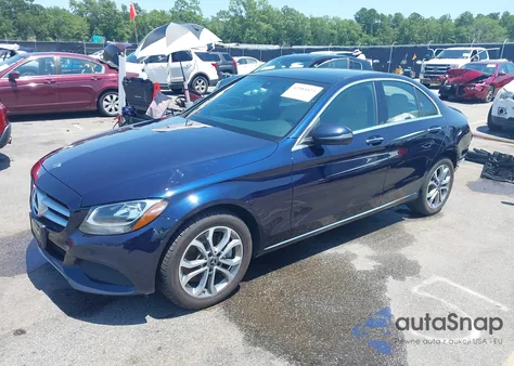 2018 Mercedes-Benz C 300 4Matic из США, поврежденный, VIN 55SWF4KB8JU257729